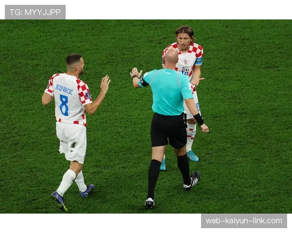 点球规则详解：关键判罚条件与裁判执行标准解析