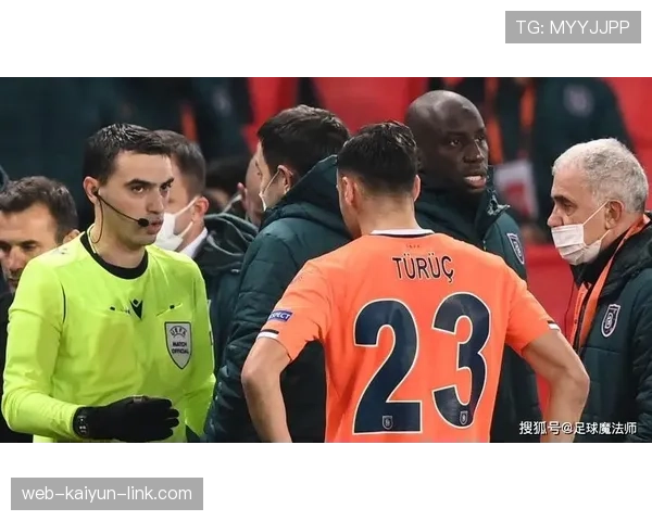 红牌规则解读：直接罚下与两黄变红的判罚要点