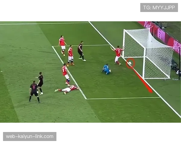 门线判定规则：球须全部过线才算进球，门线技术辅助裁判